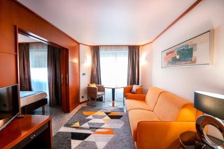 Goldstar  & Suites - 45