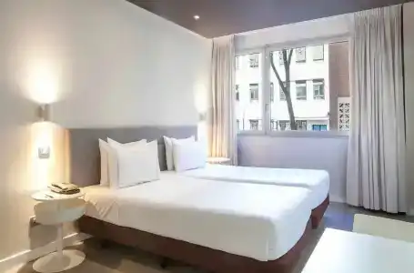 Suites Viena Plaza de España - 37