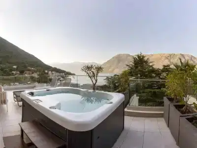 Blue Kotor Bay Premium Spa Resort - 83