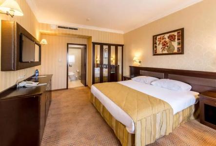 Ramada & Suites by Wyndham Bucharest North - 38