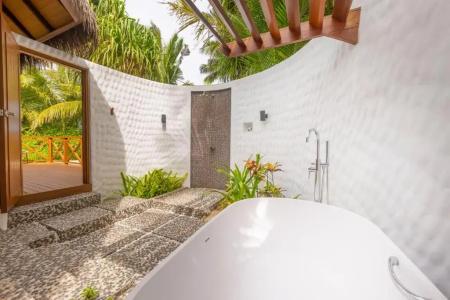 Mercure Maldives Kooddoo Resort - 45