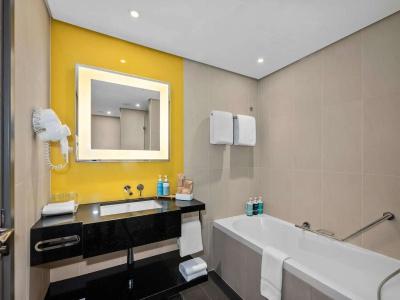 Novotel World Trade Centre Dubai - 11