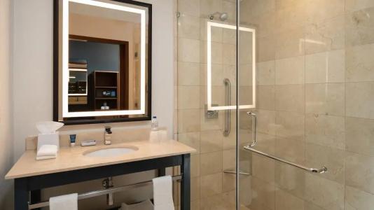 Four Points by Sheraton - 44