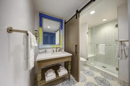 Universal's Loews Sapphire Falls Resort - 38