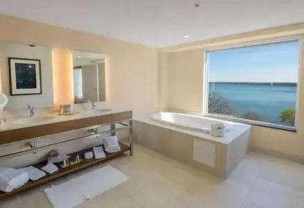 DoubleTree by Hilton New York - 62