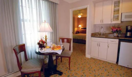 Inn at the Opera - 52