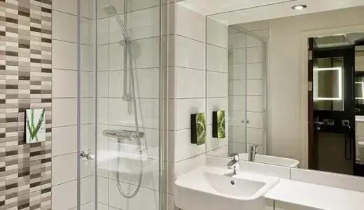Premier Inn Waterloo - 20