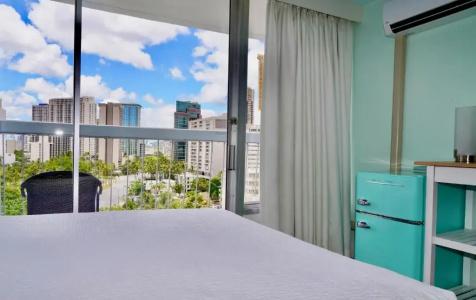 LaCroix Waikiki - 3