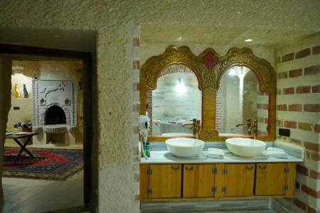 Holiday Cave - 156