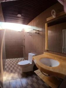 New Breeze Thoddoo Inn - 22