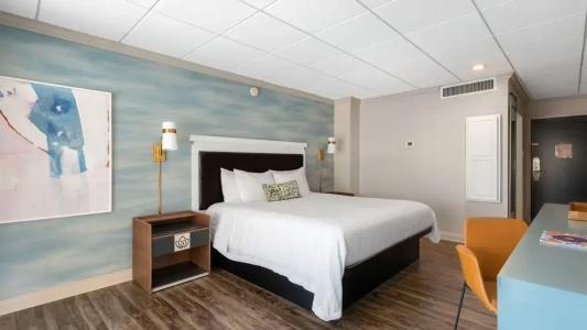 Riverwalk Plaza - 85