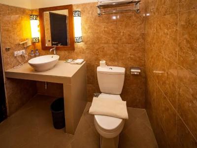 Yulia Beach Inn Kuta - 58