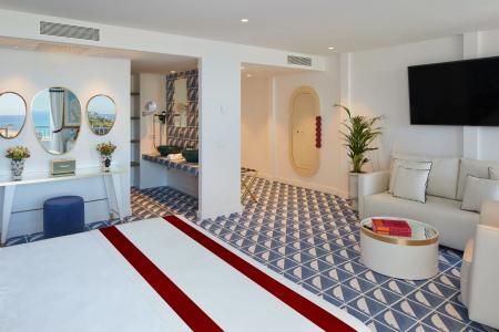 Palladium Don Carlos - Adults Only - 45