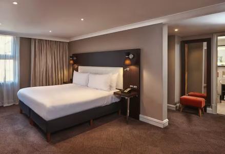 DoubleTree by Hilton London Ealing - 36