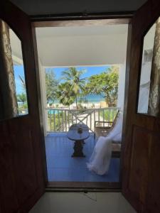 Sunny Palms Beach Bungalows - 56