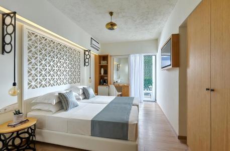 Vasia Boulevard (Adults Only) - 11