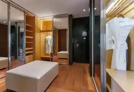 Hilton - 75