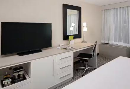 DoubleTree by Hilton Chicago Magnificent Mile - 57