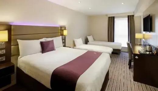 Premier Inn Waterloo - 18