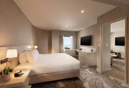 Hilton - 48