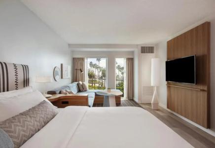 Wyndham Santa Monica At The Pier - 9