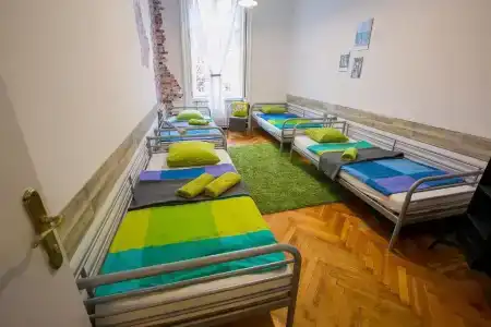 Friends Hostel & - 42