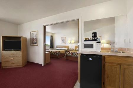 Super 8 by Wyndham Austin North/University Area - 23