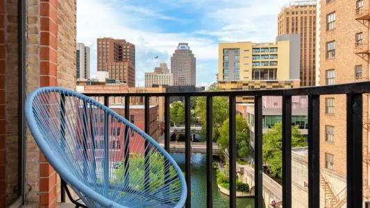 Riverwalk Plaza - 143