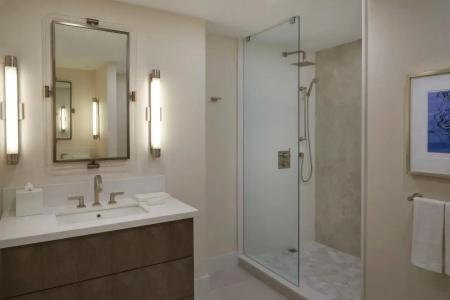 Hilton - 112