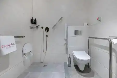 Ramada by Wyndham Tbilisi Old City - 45