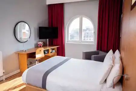 Ramada by Wyndham Belfast - 16