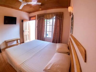 New Breeze Thoddoo Inn - 4