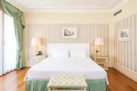 Royal Carlton - 61