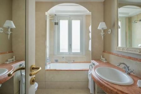 Rome Marriott Grand Flora - 56
