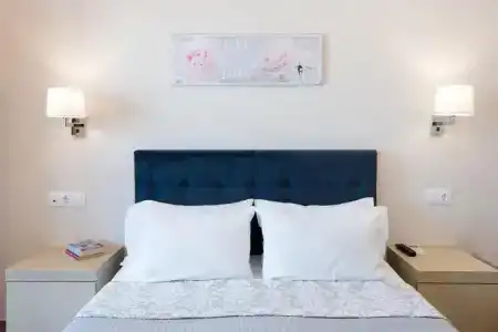 Anita - 10
