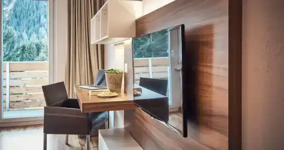 Serviced by Solaria - 25