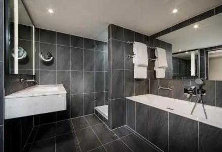 Hilton Vienna Plaza - 37