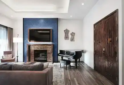 Sunset Marquis - 97