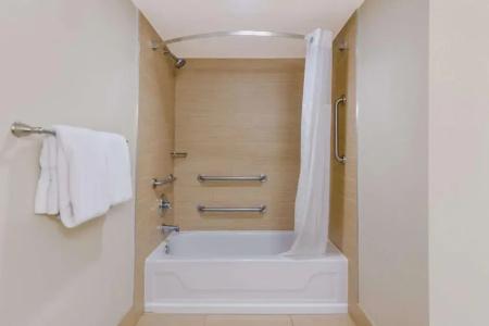 Comfort Inn South Oceanfront - 24
