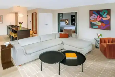 Fifty & Suites by Affinia - 65