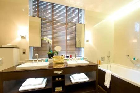 Taj 51 Buckingham Gate Suites and Residences - 80