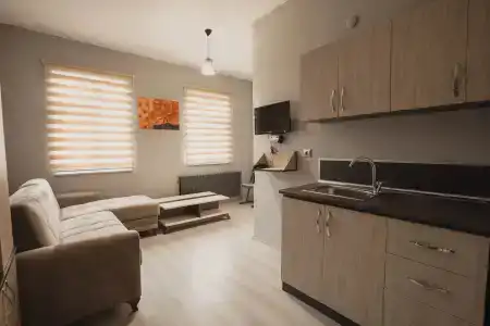 Edrin Otel - 10