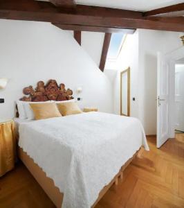 Charles Bridge Palace - 2