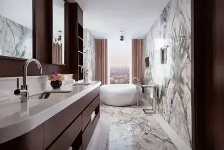 Ritz-Carlton - 67
