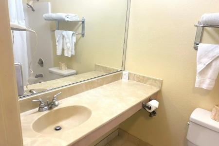 Ramada by Wyndham Los Angeles/Wilshire Center - 16
