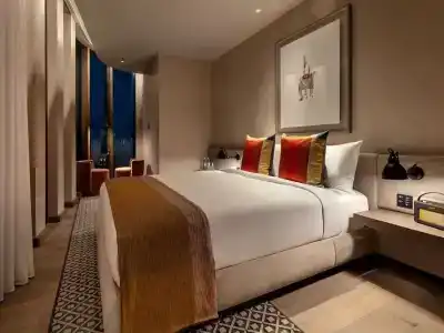 The Londoner - 52