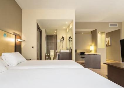 Ilunion Suites Madrid - 32