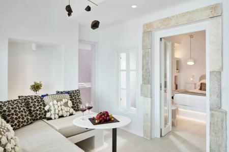 Cosmopolitan Suites - Small Luxurys of the World - 49