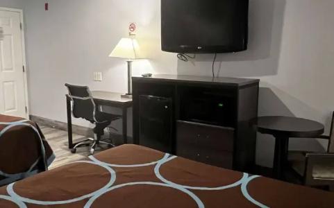 Super 8 by Wyndham Houston North I-45 - 97