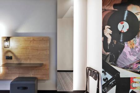 Moxy Bucharest Old Town - 17